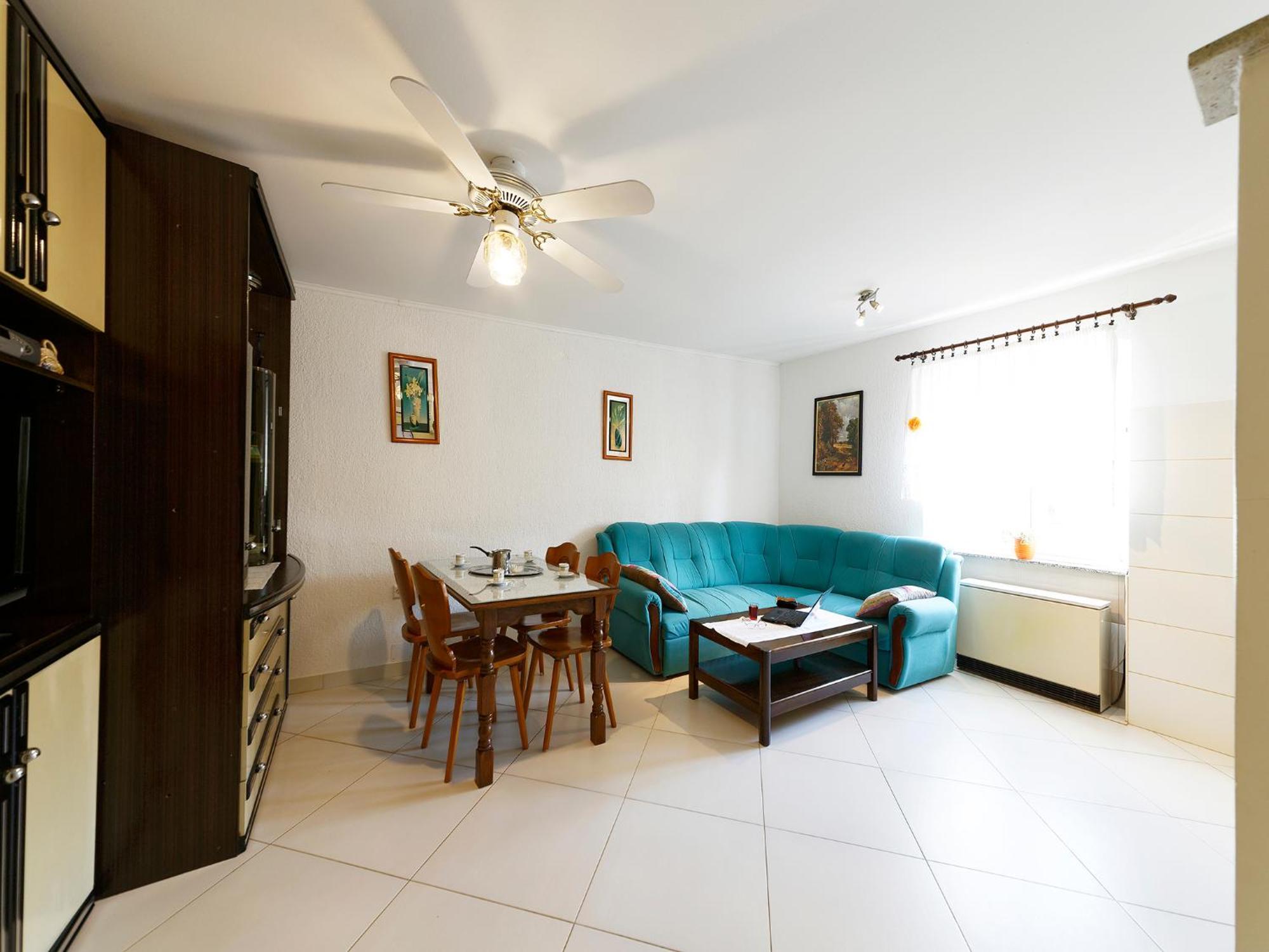 Din Apartment *